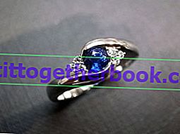 แหวนพลอยโกเมนสีน้ำเงิน