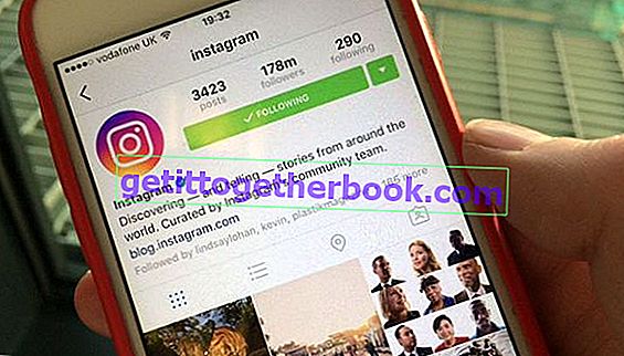 Instagram 4 Grid Display Направете разхвърляна подредба